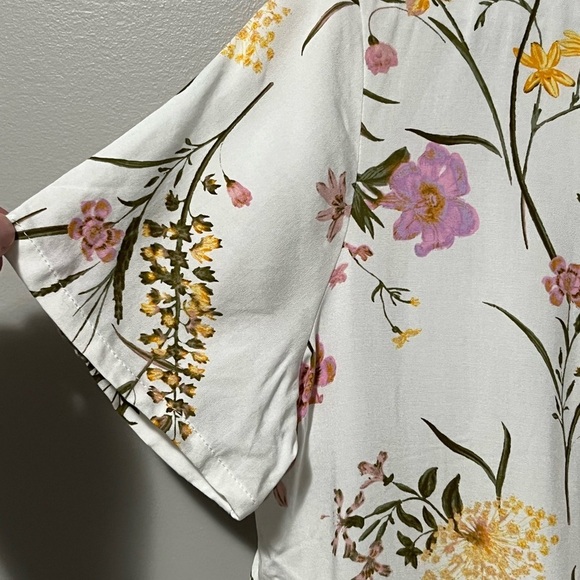 Vero Moda VMeasy Short Sleeve V-Neck Tie Front Top - Picture 6 of 13